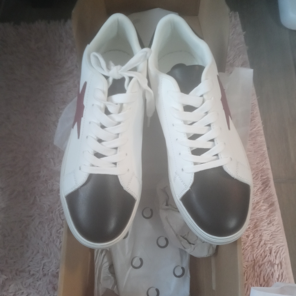 Sneakers - Picture 5 of 7